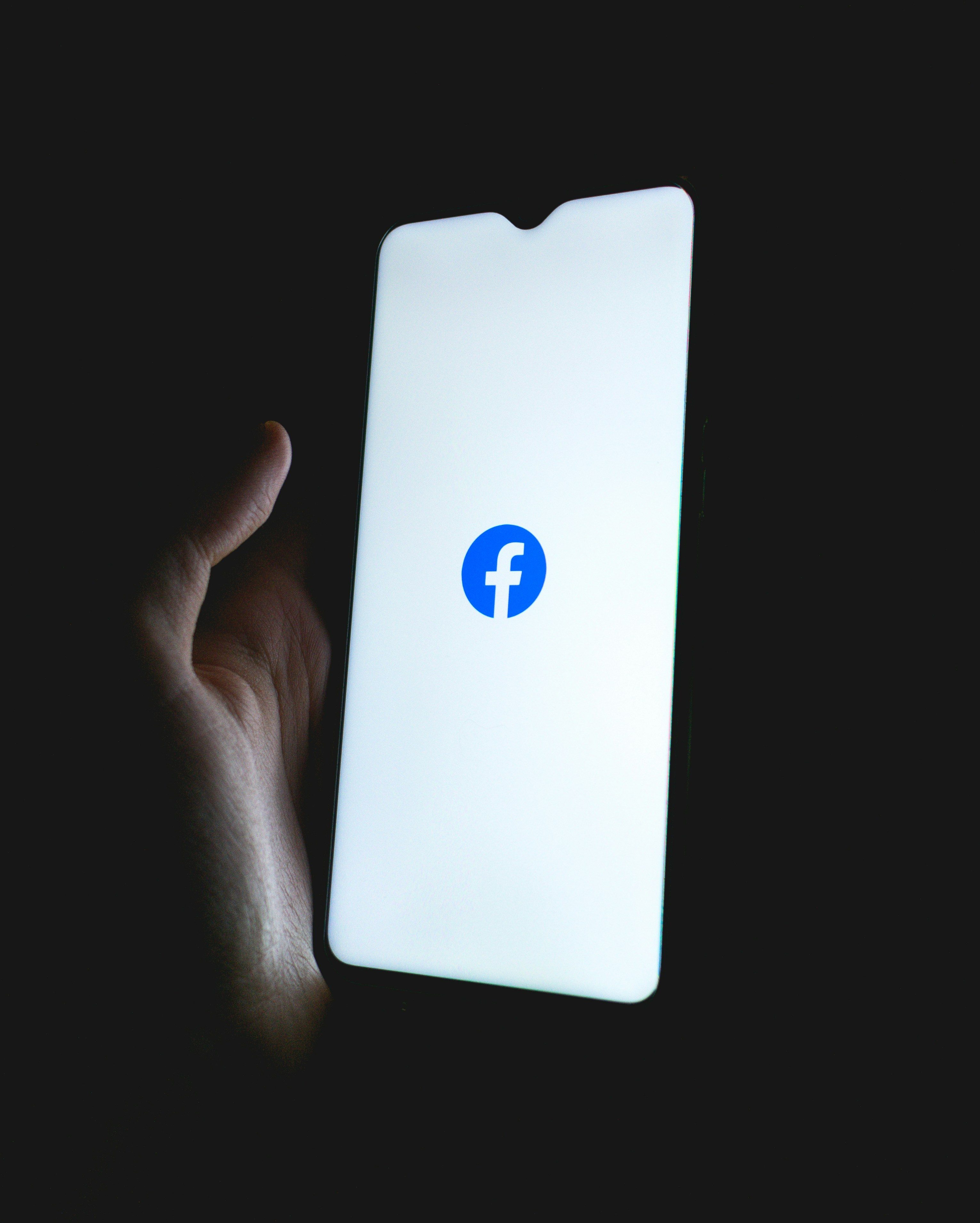 RI Woman Sues Police Alleging Unlawful Arrest Following "Inadequate" Facebook Investigation